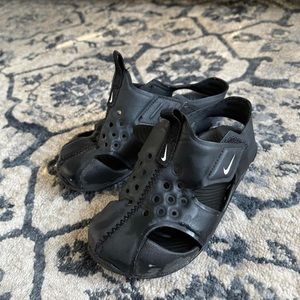 Toddler boys Nike size 10